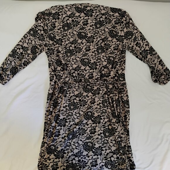 Rene' Rofe' sleepwear robe lace print nude and black short fancy robe sz. small - Picture 10 of 11